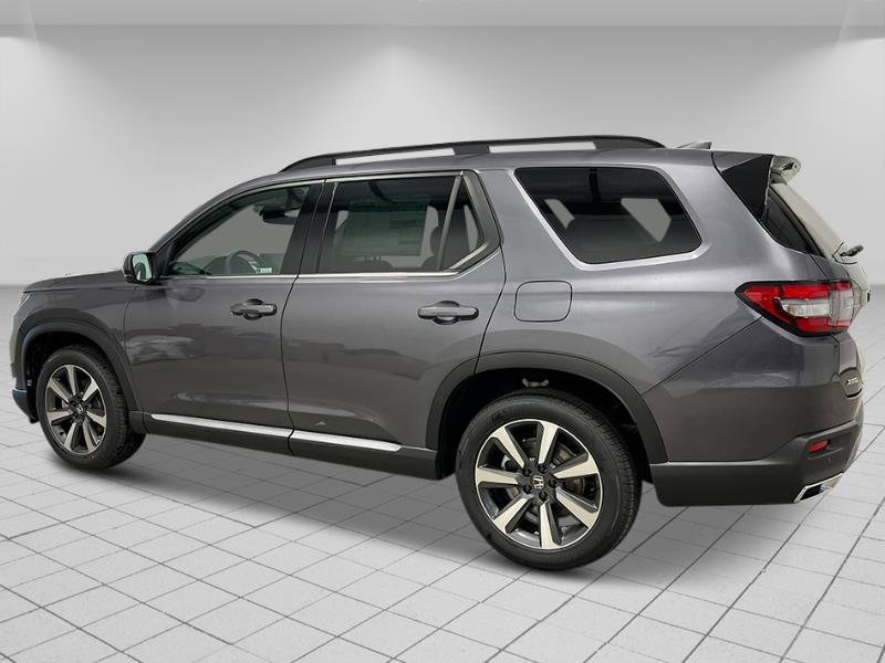 New 2025 Honda Pilot Touring image 2