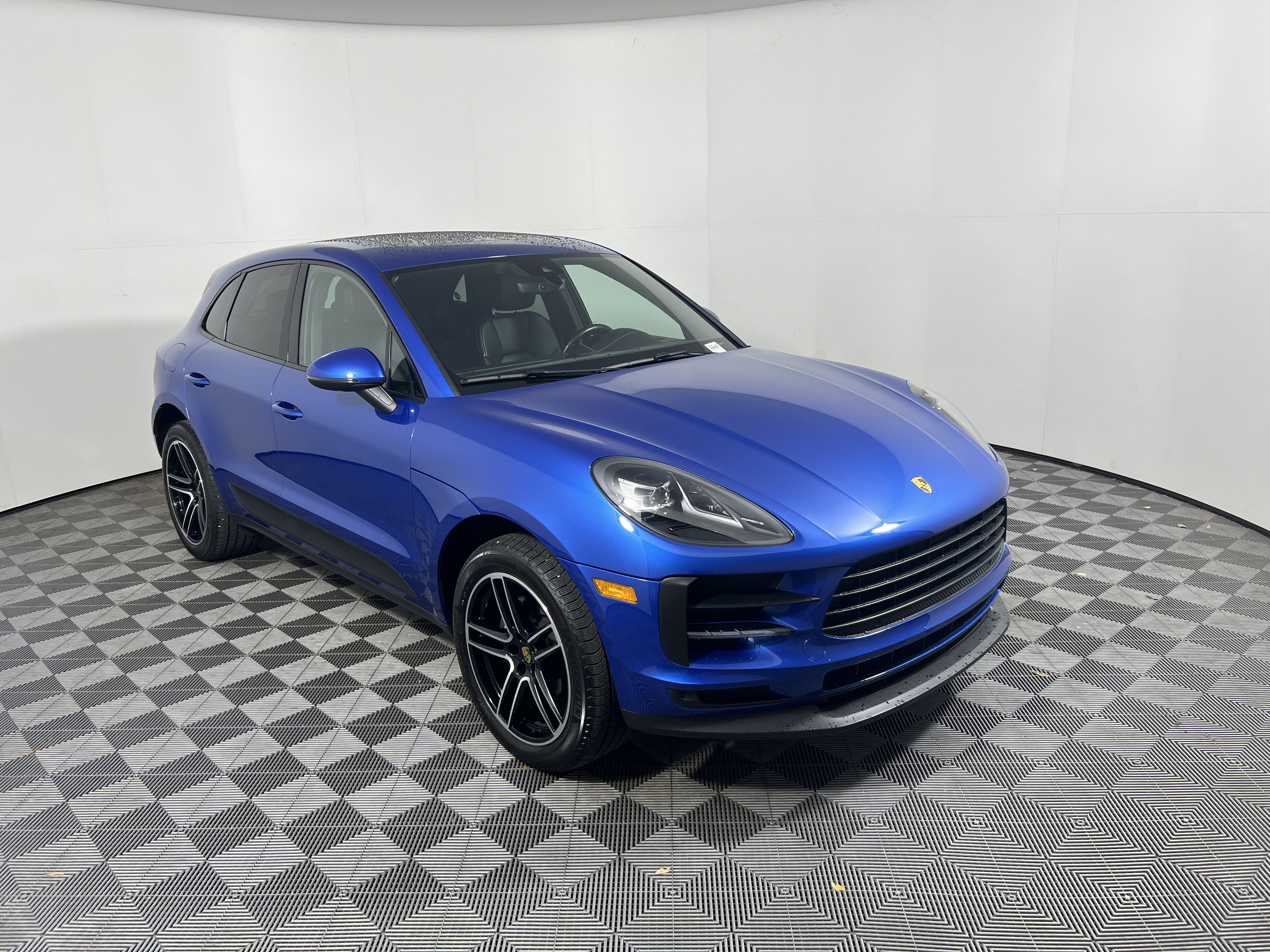 Certified 2019 Porsche Macan AWD/4WD image 9