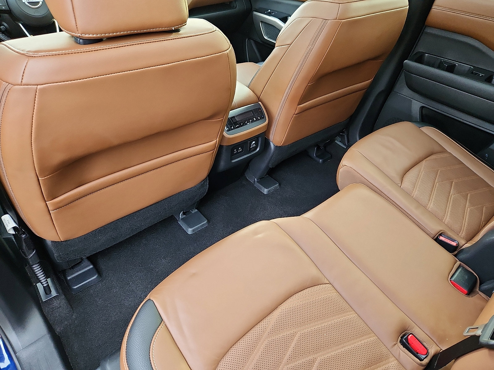 Used 2023 Nissan Pathfinder Platinum w/ Cargo Package image 12