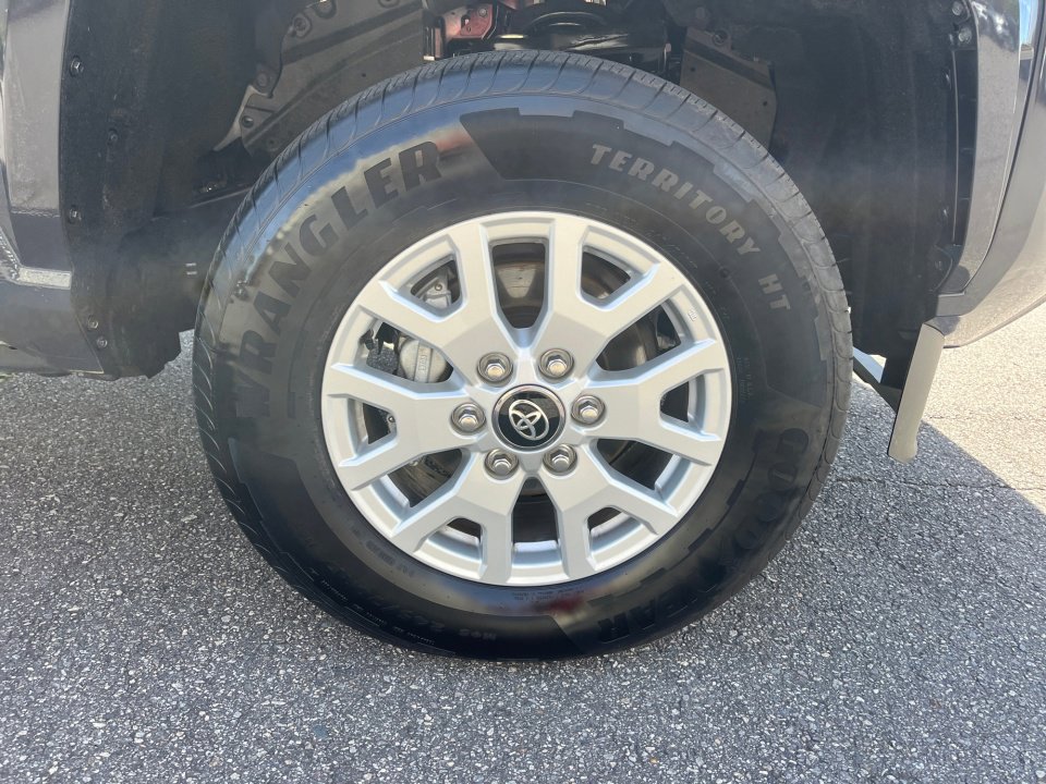 Certified 2025 Toyota Tacoma SR5 image 29