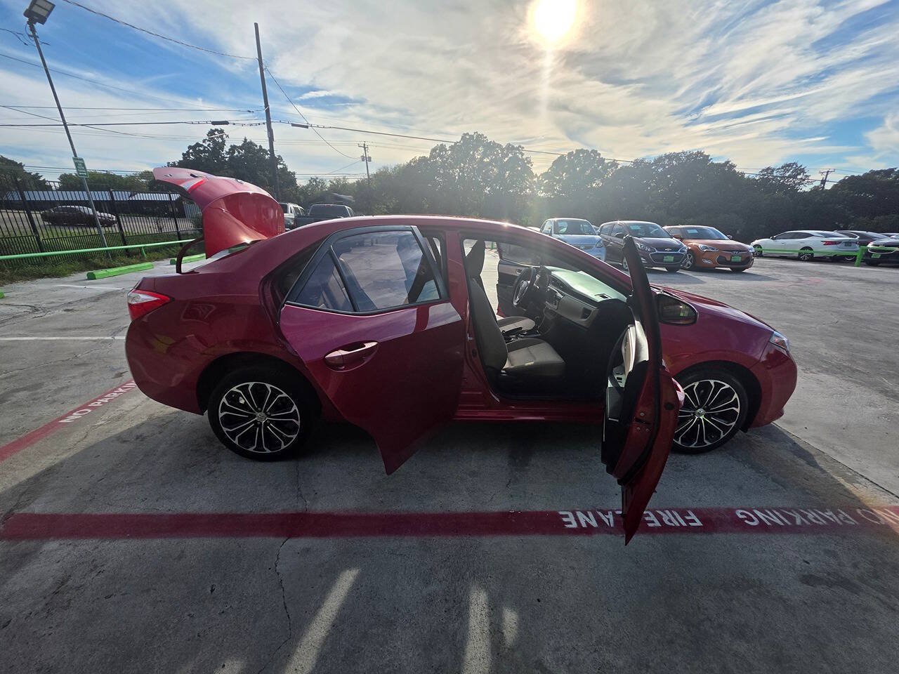Used 2014 Toyota Corolla LE FWD image 28