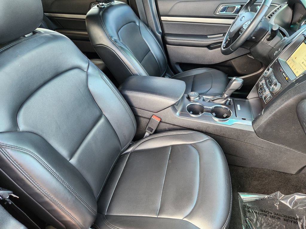 Used 2019 Ford Explorer XLT w/ Equipment Group 202A AWD/4WD image 5