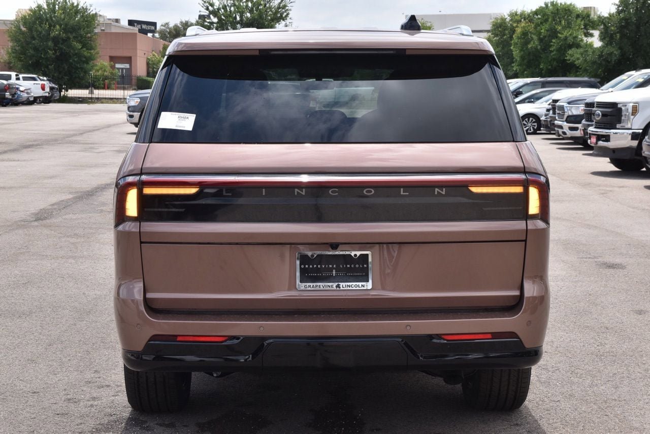 New 2026 Lincoln Navigator L Black Label AWD/4WD image 8