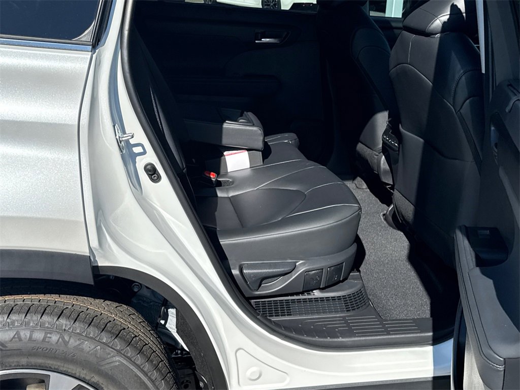 New 2025 Toyota Highlander XLE image 15