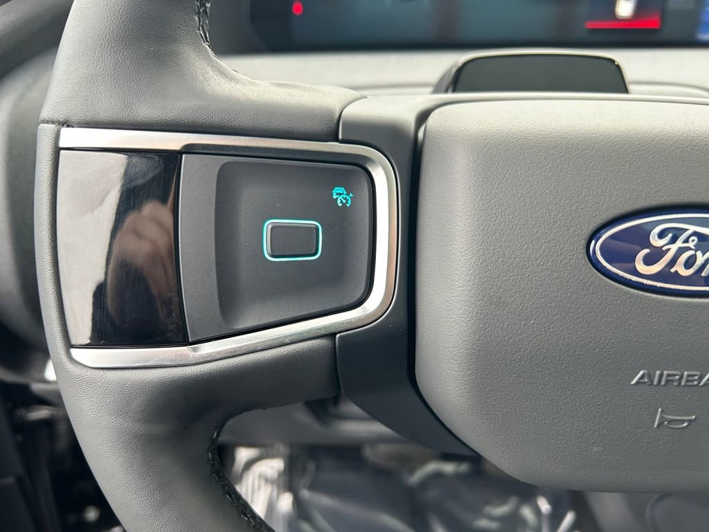 Used 2025 Ford Expedition Active image 17