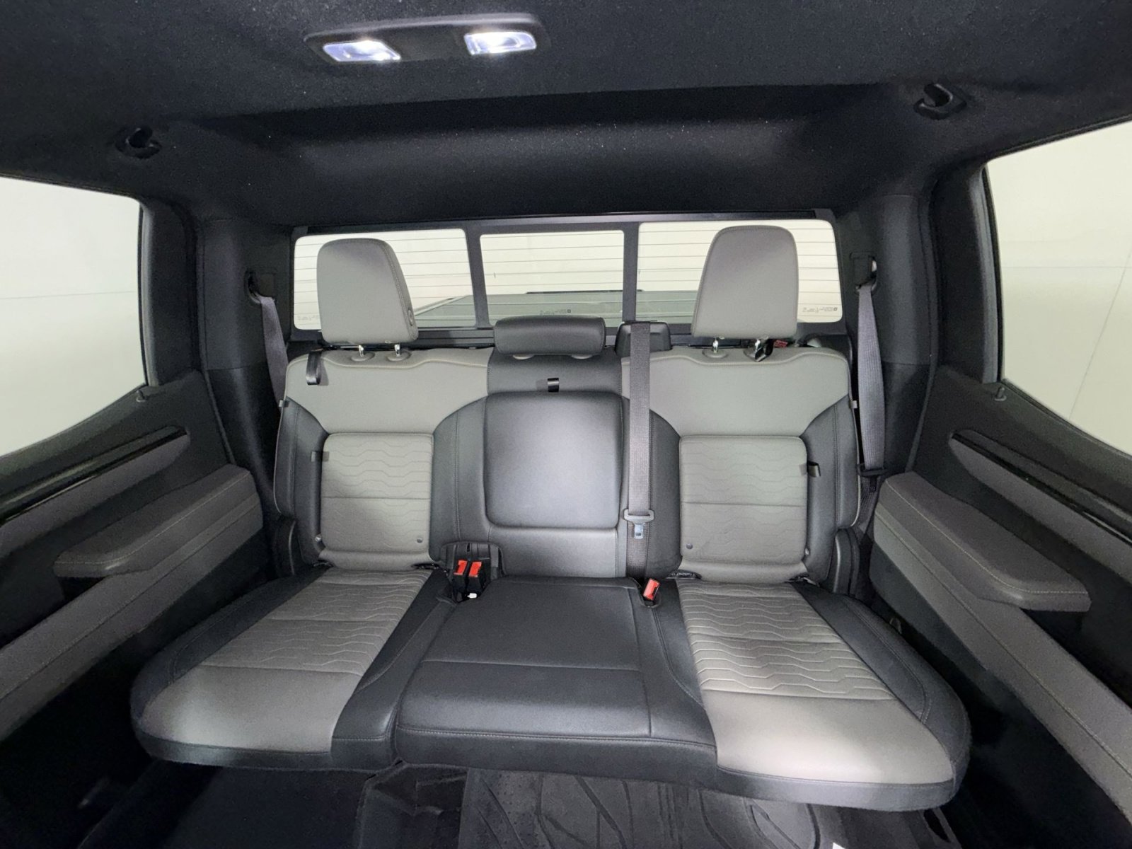 Used 2023 Chevrolet Silverado 1500 ZR2 w/ Technology Package AWD/4WD image 25