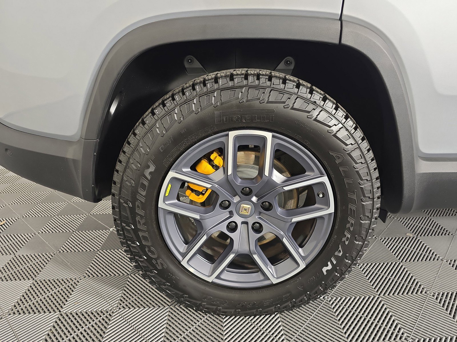 Used 2022 Rivian R1S Launch Edition image 12