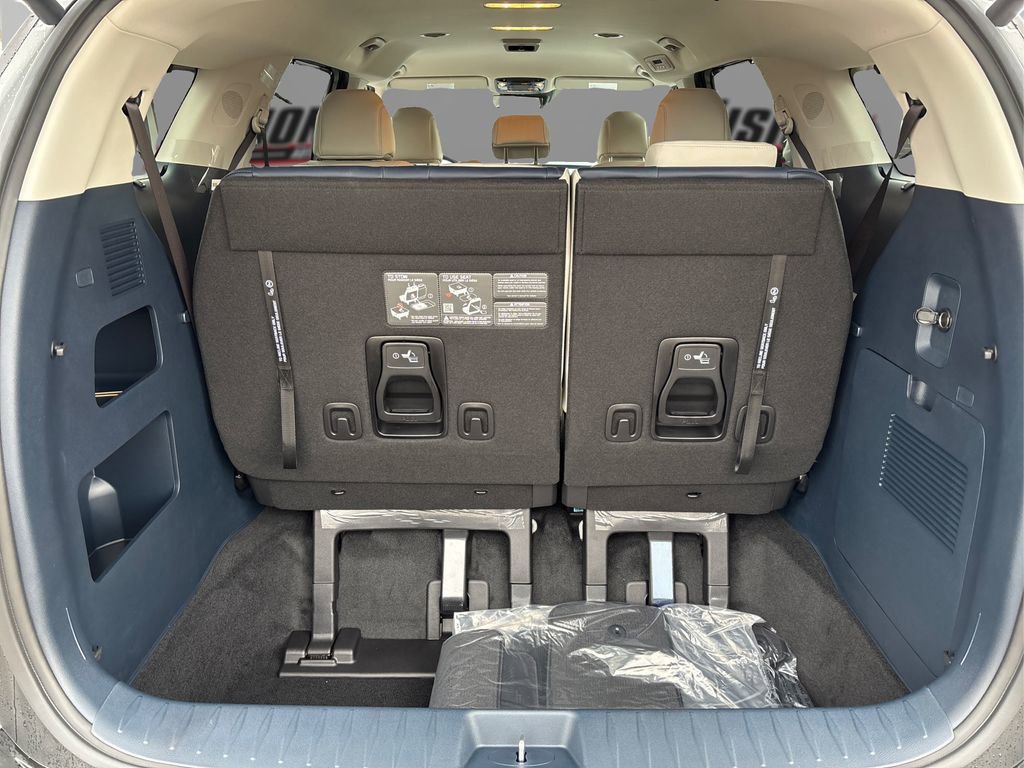 New 2026 Kia Carnival EX FWD image 11