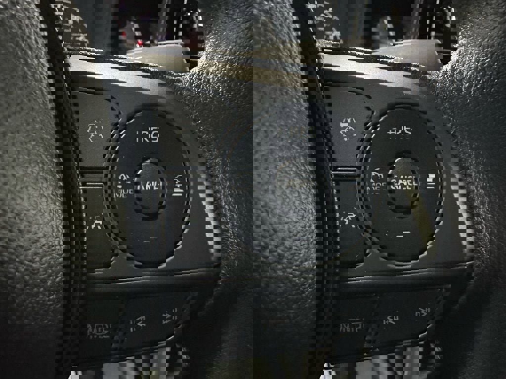 Used 2025 Toyota Corolla Cross AWD Hybrid image 20