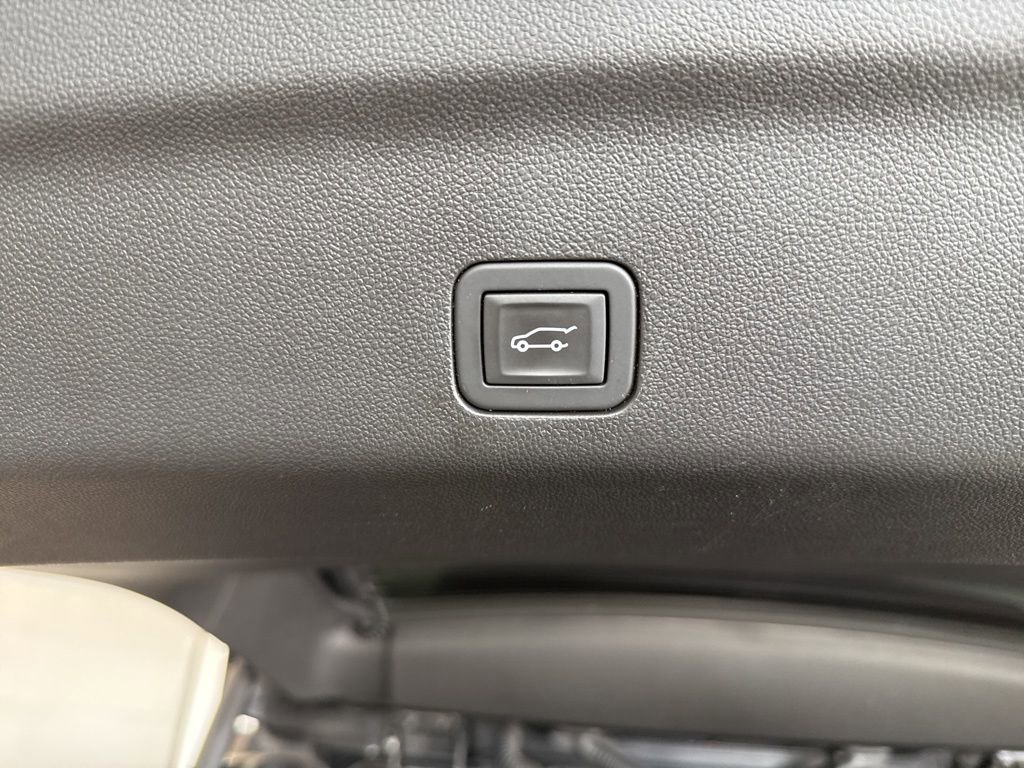 Certified 2025 GMC Yukon XL Denali w/ Sun & Power Step Package AWD/4WD image 28