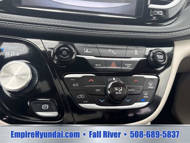 Used 2023 Chrysler Pacifica Limited FWD image 25