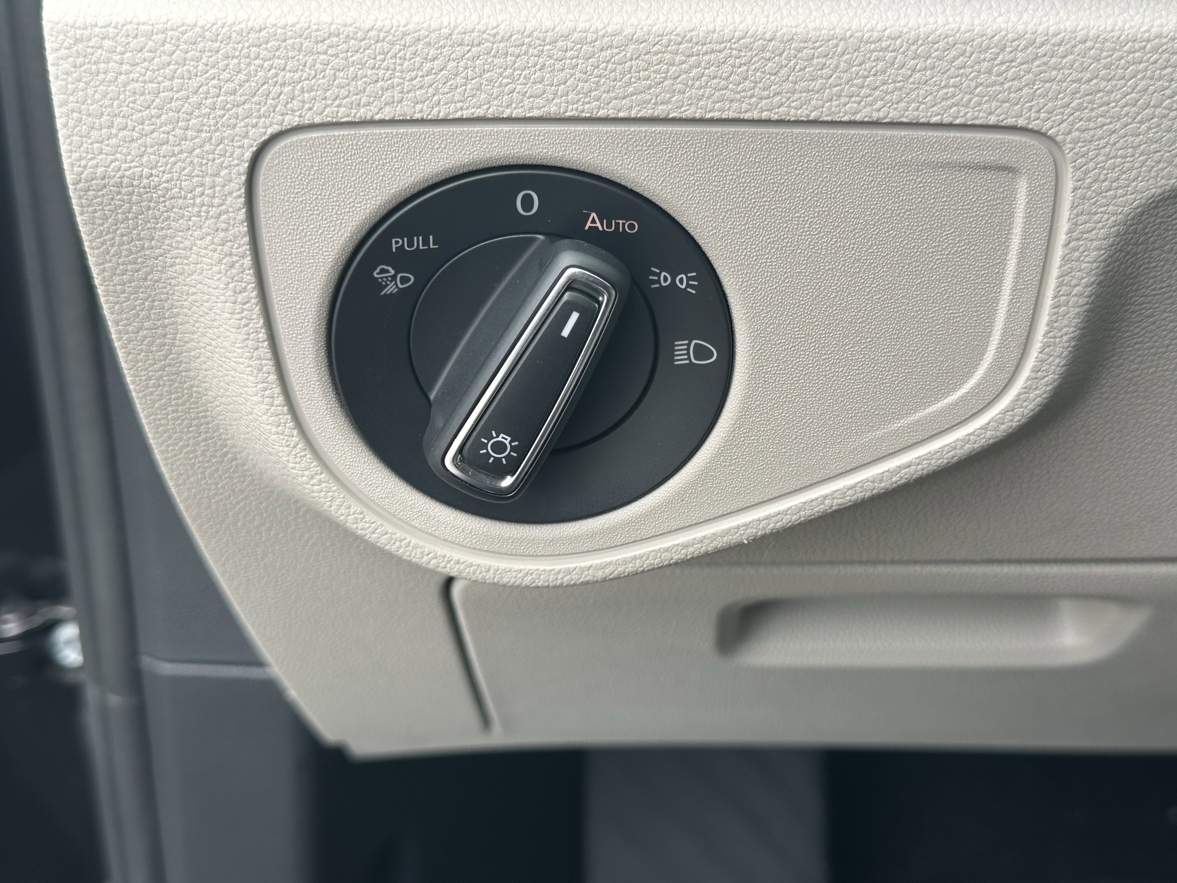 Used 2022 Volkswagen Atlas SE w/ Black Wheel Package image 18