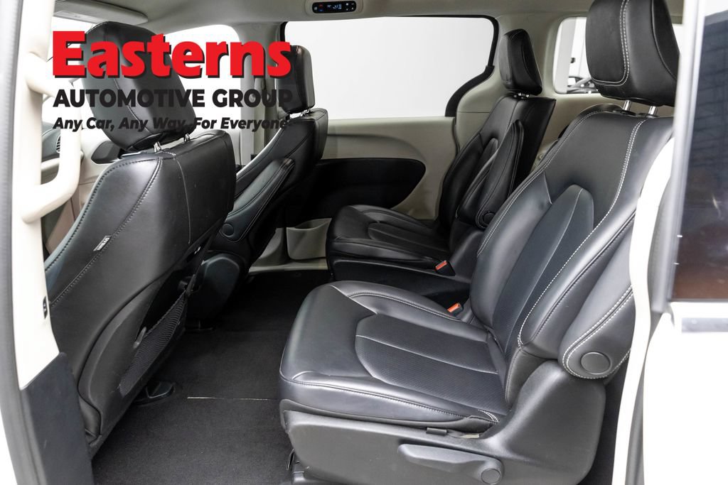 Used 2023 Chrysler Pacifica Touring-L FWD image 22