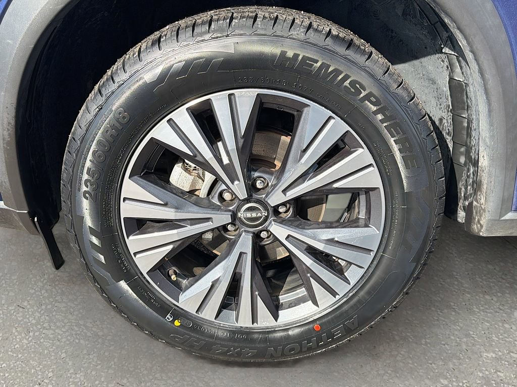 Used 2023 Nissan Rogue SV image 42