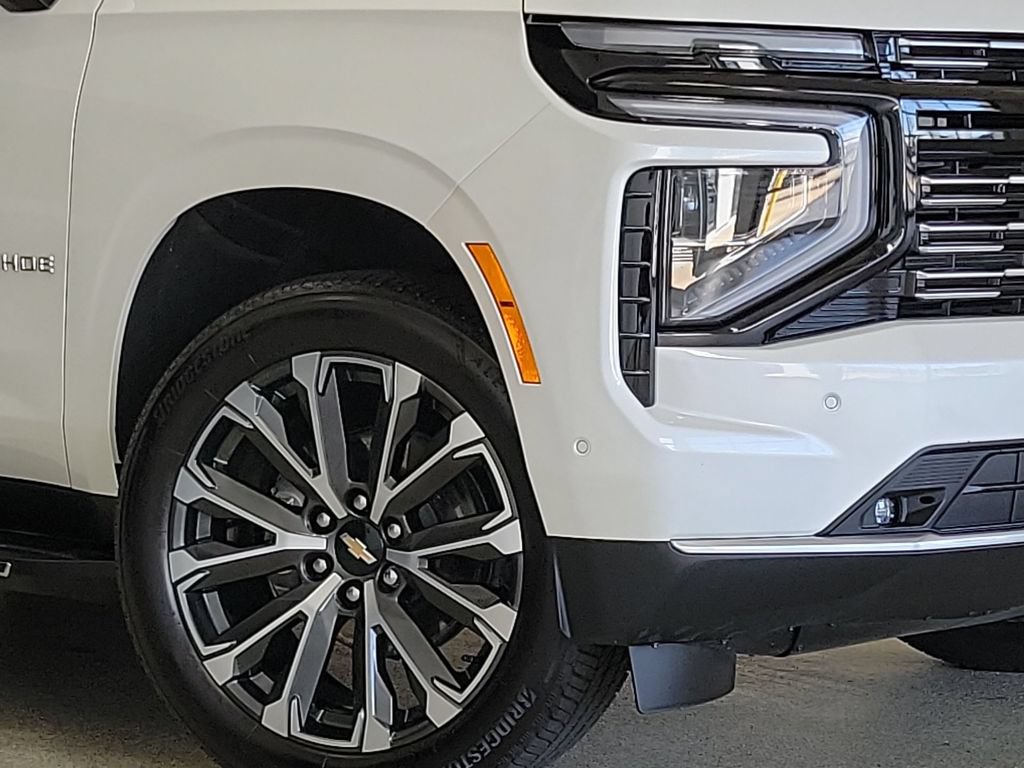 Certified 2025 Chevrolet Tahoe High Country w/ Sun And Tow Package AWD/4WD image 2