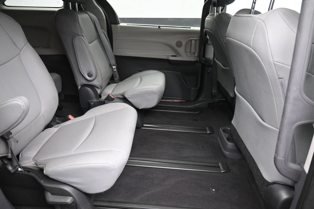 Certified 2022 Toyota Sienna XLE AWD/4WD image 26