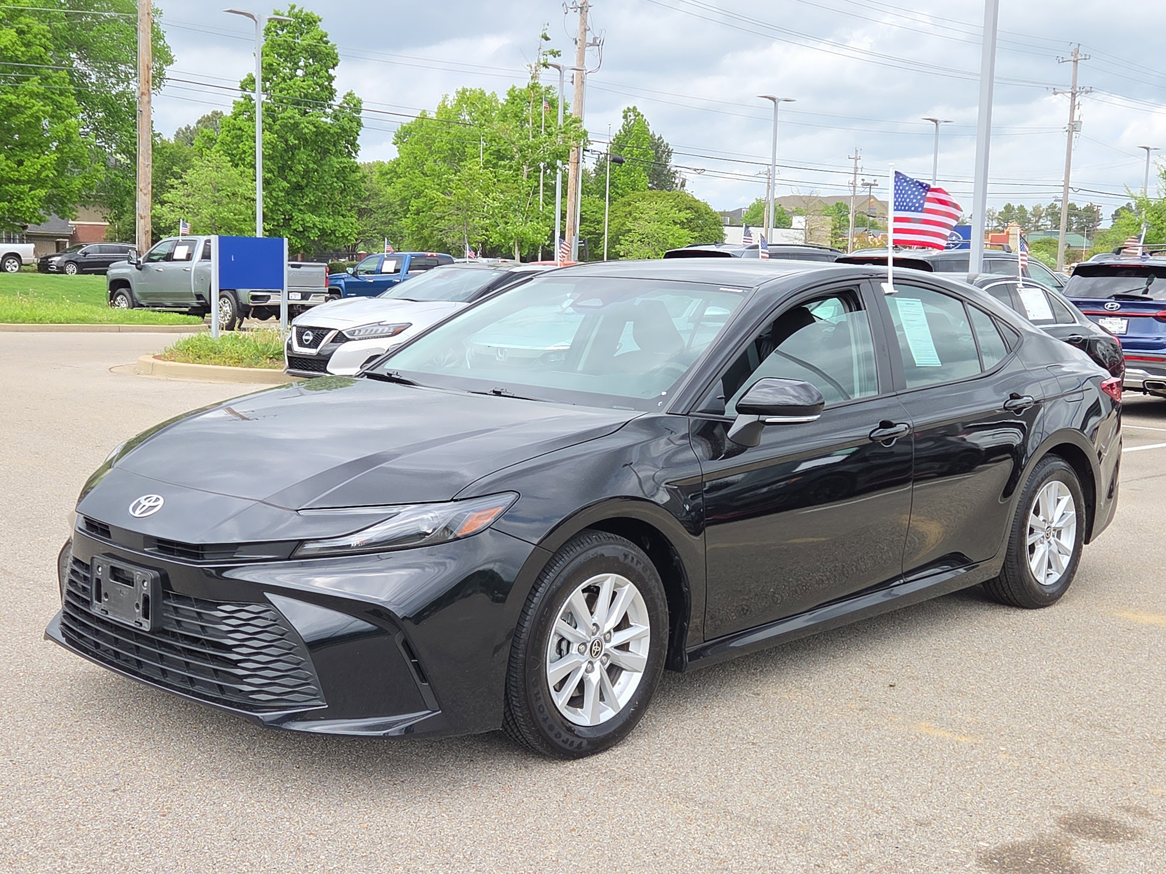 Used 2025 Toyota Camry LE FWD image 7