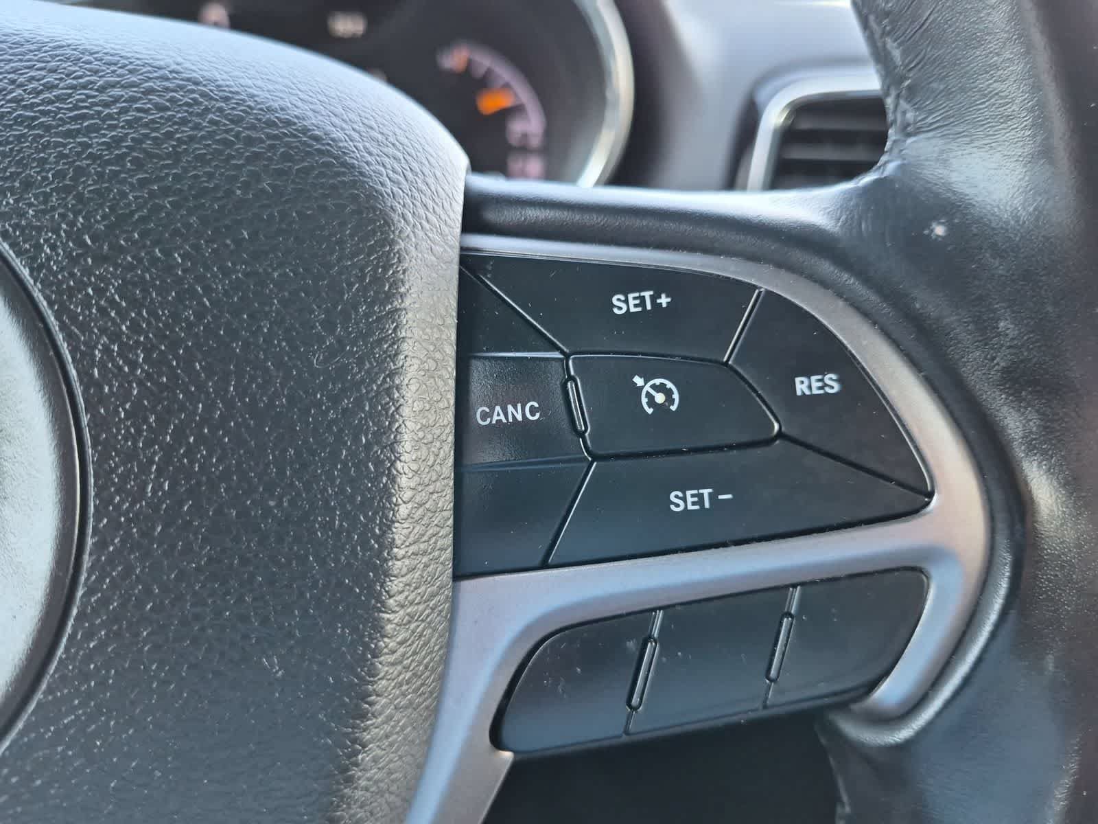Used 2020 Jeep Grand Cherokee Laredo w/ Laredo X Package RWD image 23