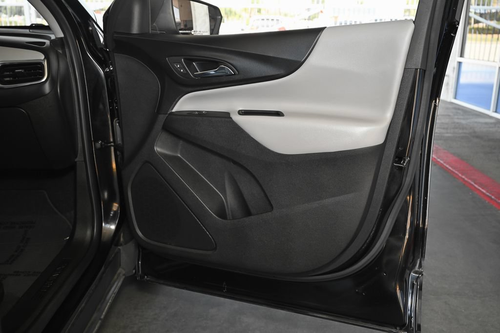 Used 2022 Chevrolet Equinox LS w/ LPO, Cargo Package FWD image 38