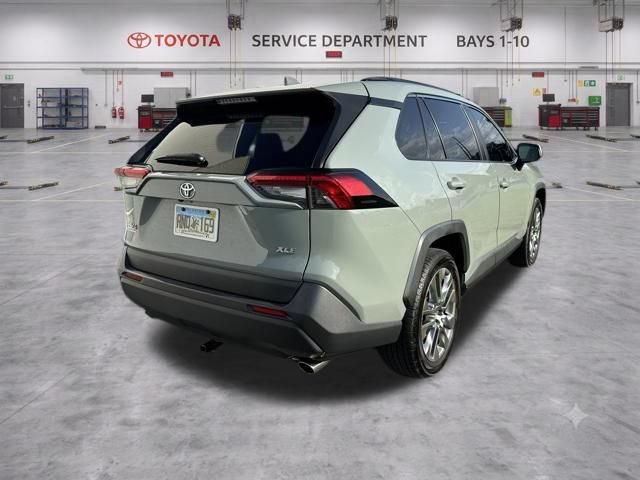 Used 2020 Toyota RAV4 XLE Premium FWD image 7
