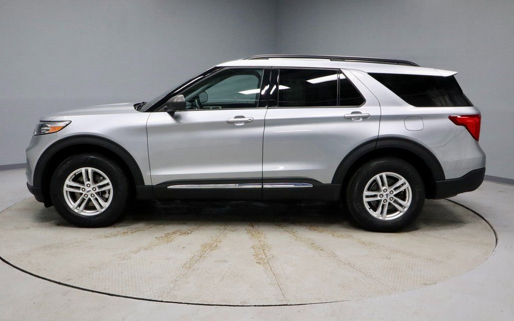 Certified 2022 Ford Explorer XLT w/ Equipment Group 202A image 8