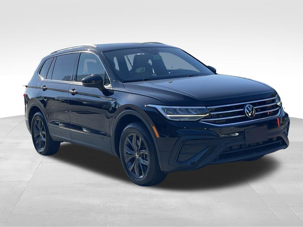 Used 2024 Volkswagen Tiguan SE AWD/4WD image 3