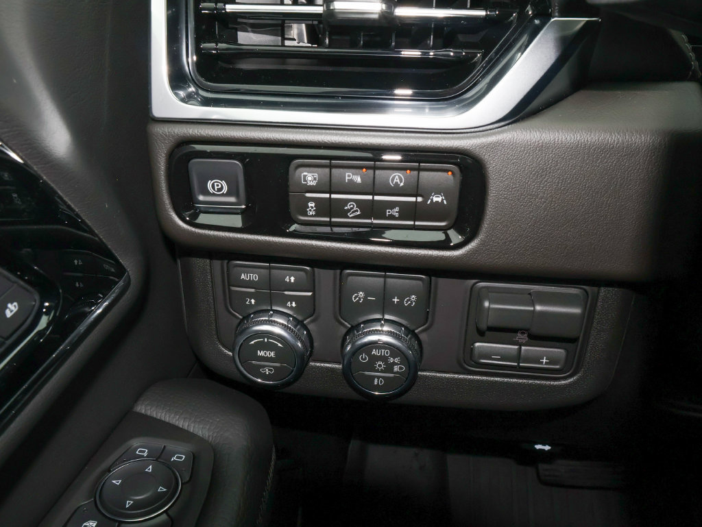 New 2026 GMC Yukon Denali w/ Denali Reserve Package AWD/4WD image 32