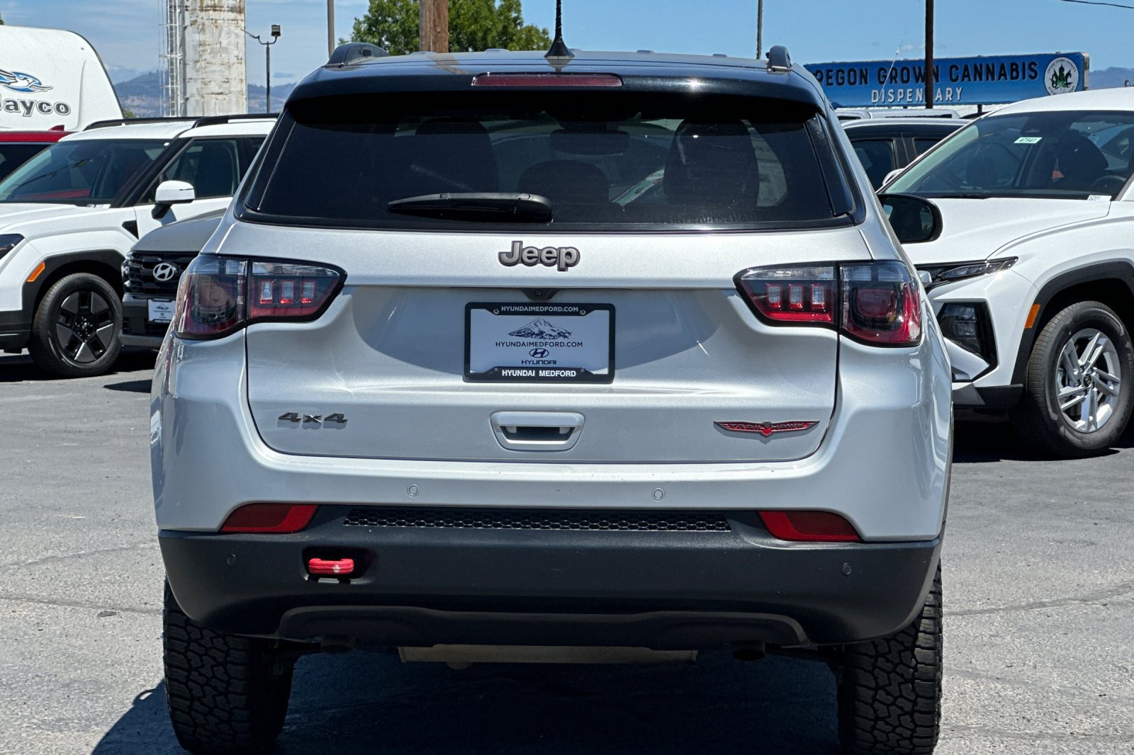 Used 2025 Jeep Compass Trailhawk AWD/4WD image 5