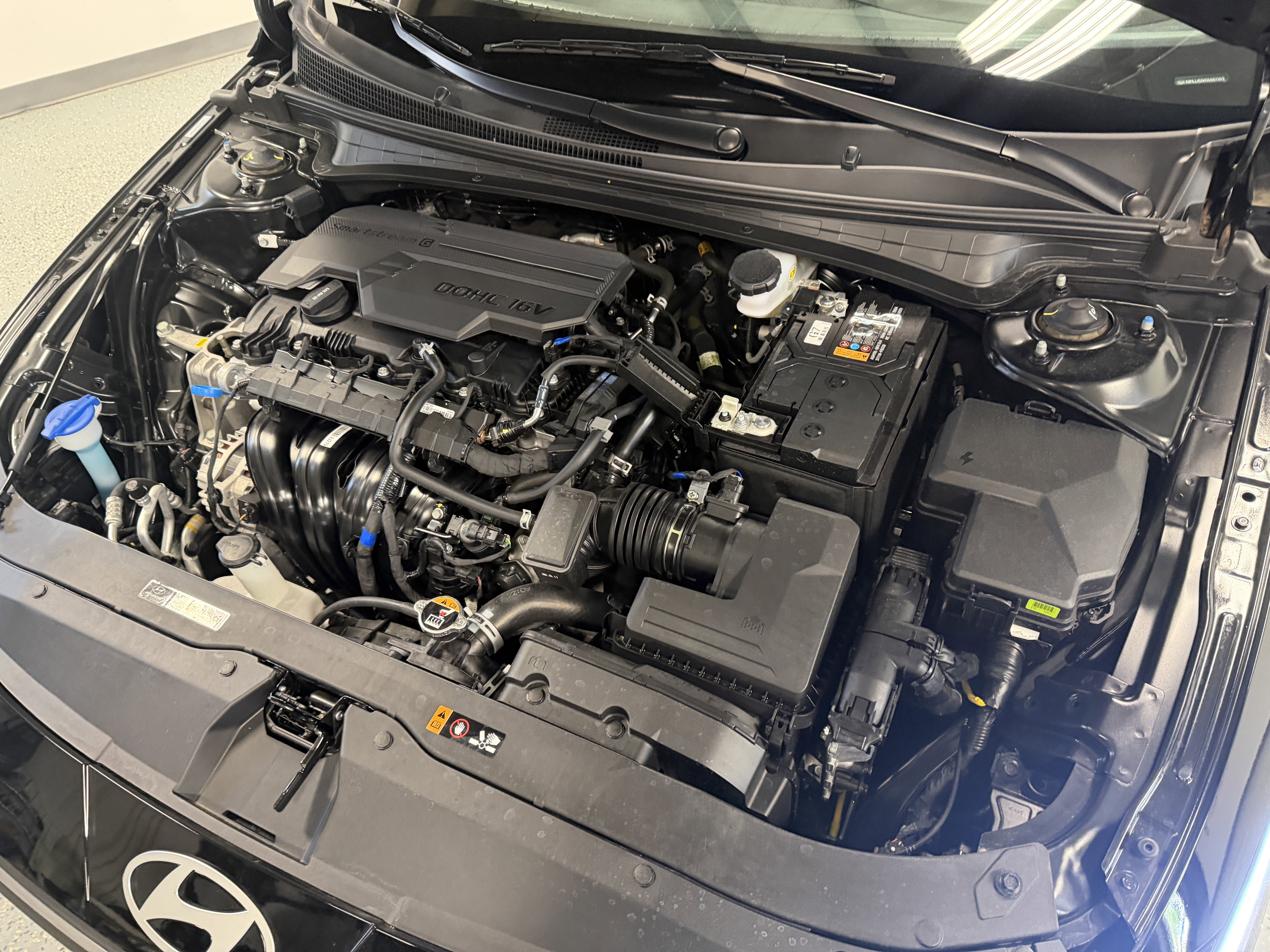 Used 2025 Hyundai Elantra SE FWD image 29