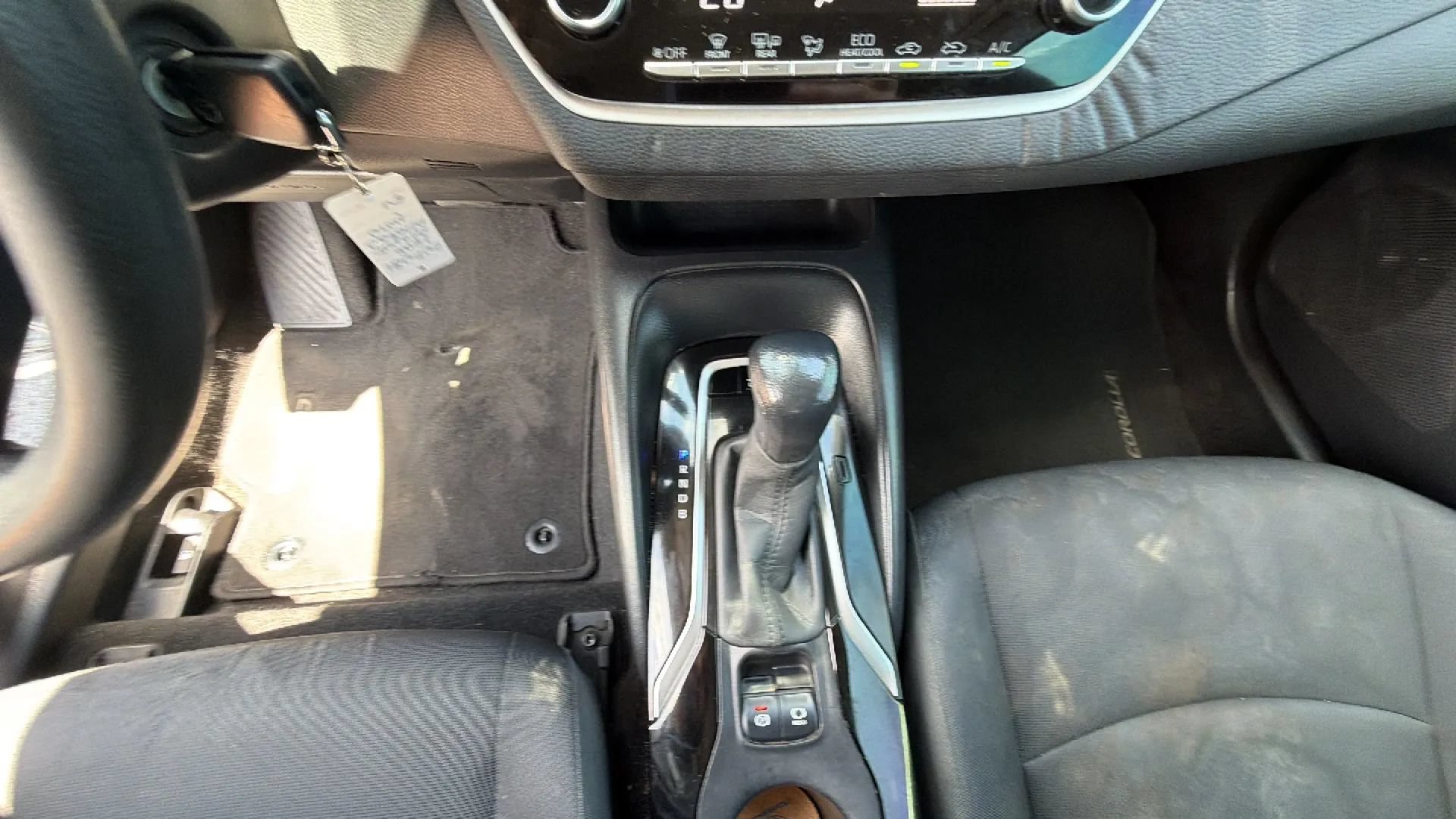 Used 2021 Toyota Corolla LE FWD image 25