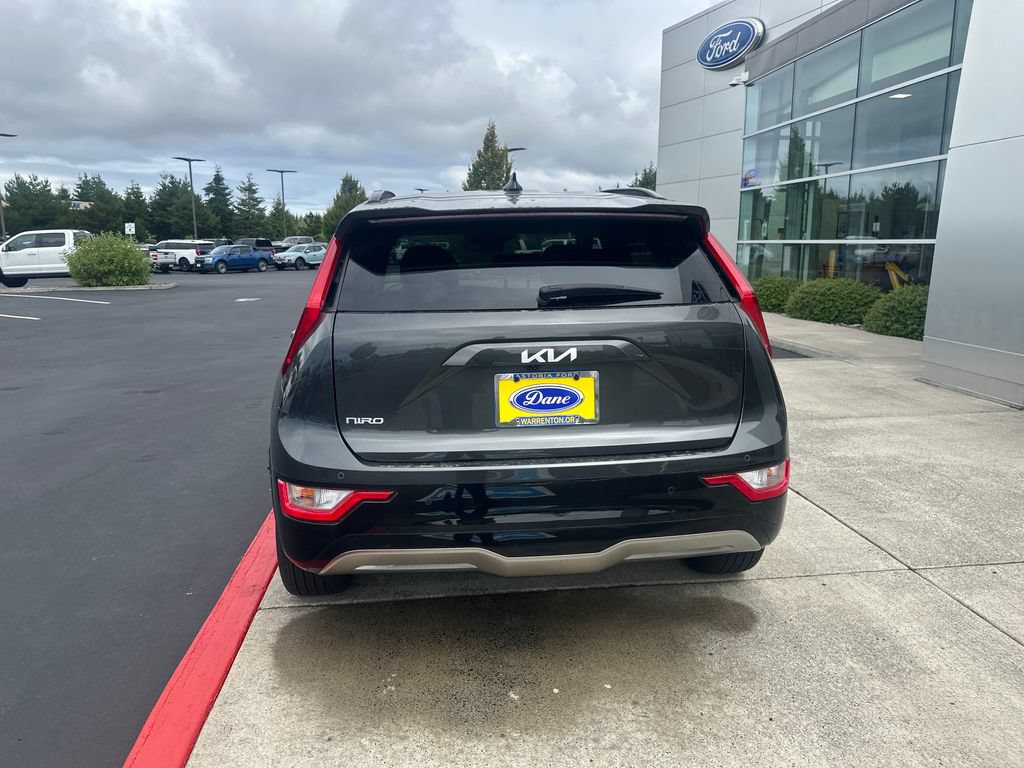 Used 2024 Kia Niro Wind w/ Wind Preserve Package FWD image 3