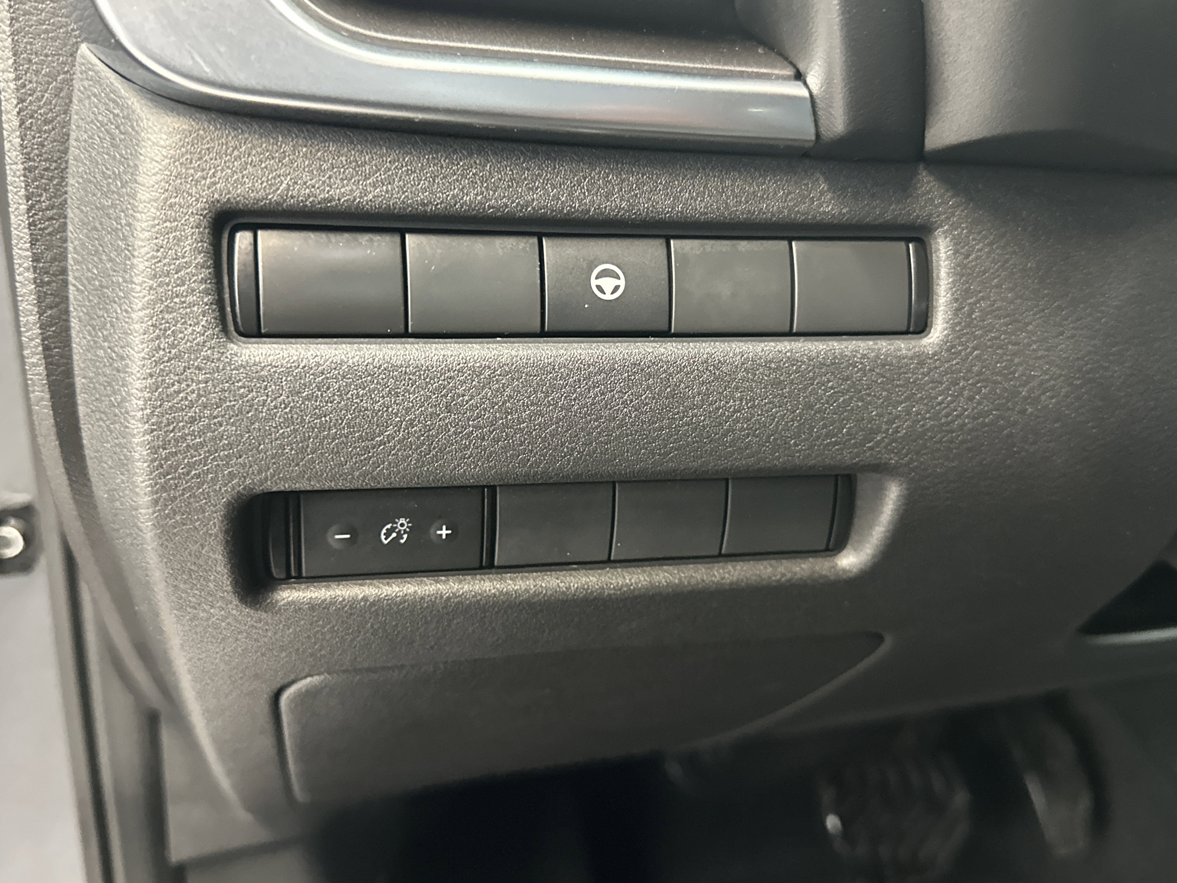 Used 2023 Nissan Rogue SV image 20