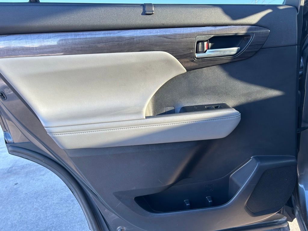 Used 2022 Toyota Highlander Platinum image 27