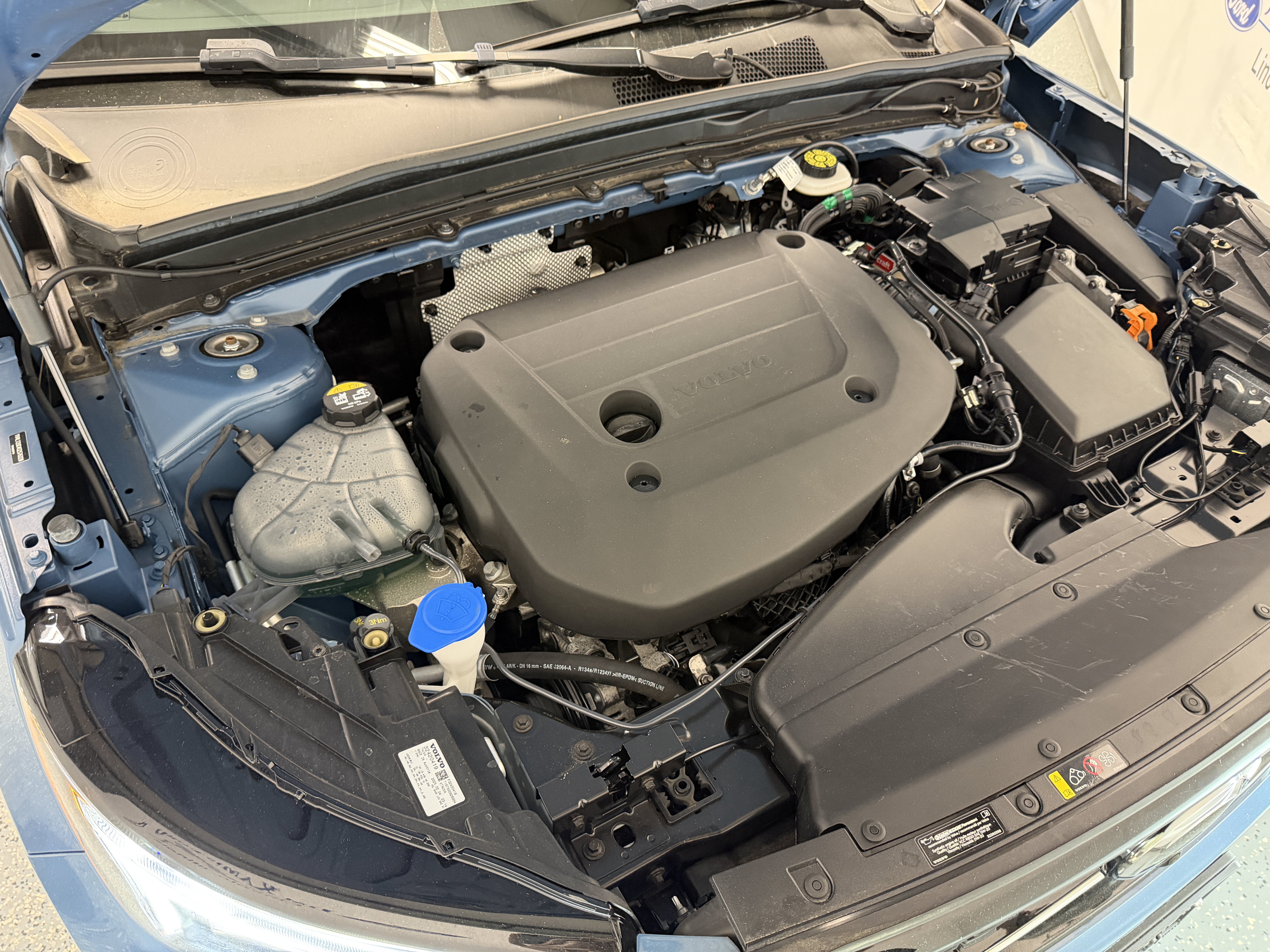 Used 2025 Volvo XC40 B5 Plus AWD/4WD image 29