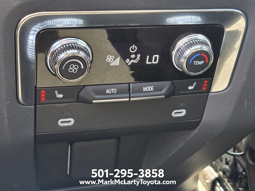 Used 2021 GMC Yukon XL Denali w/ Denali Premium Package RWD image 13