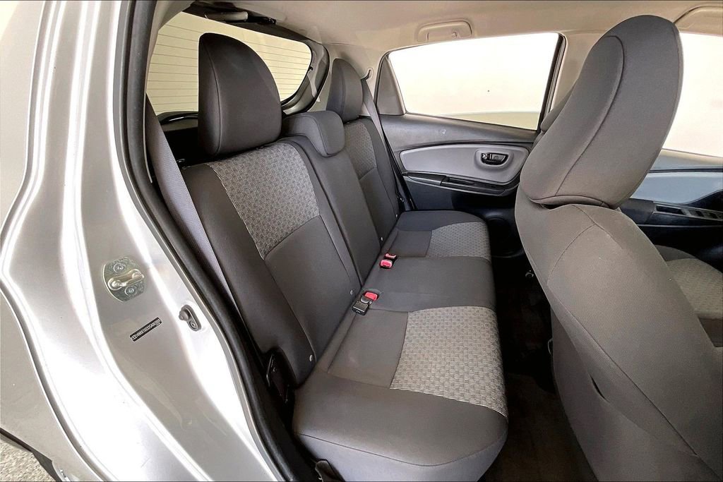 Used 2016 Toyota Yaris L image 30