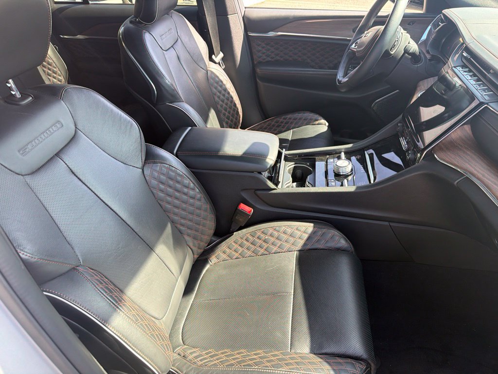 Used 2025 Jeep Grand Cherokee Summit w/ Obsidian Package AWD/4WD image 13