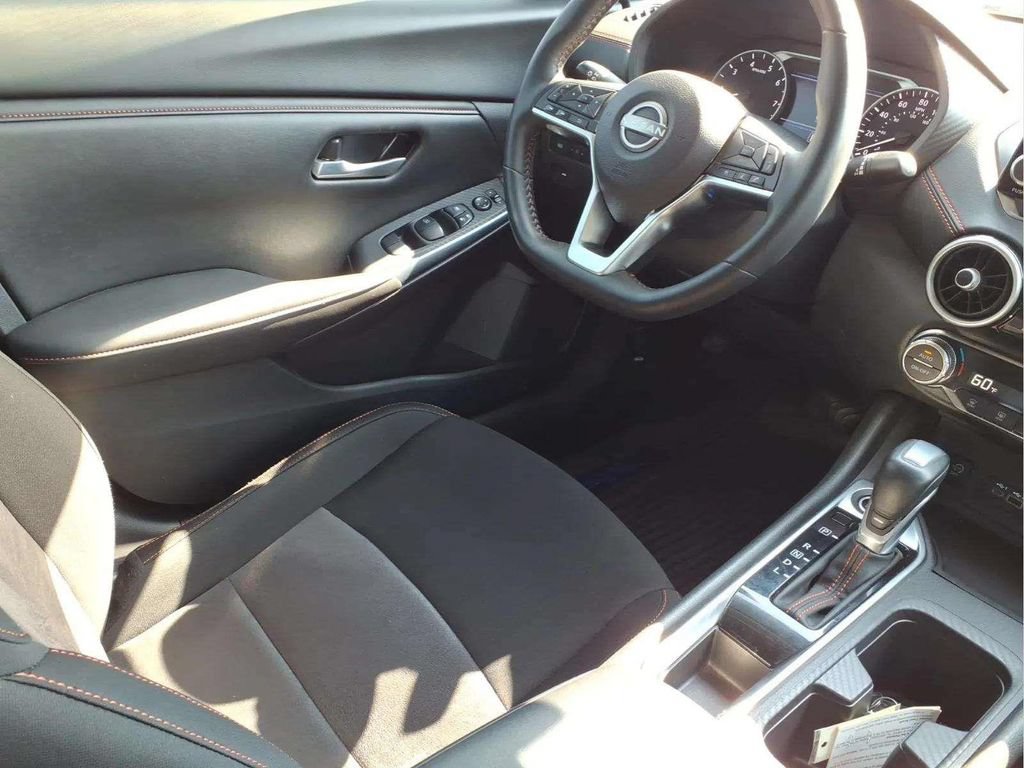 Used 2025 Nissan Sentra SR FWD image 9
