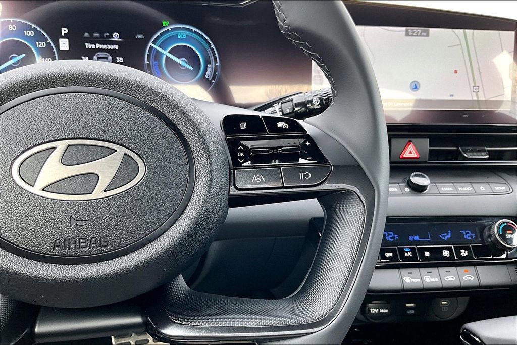 Certified 2025 Hyundai Elantra SEL image 19