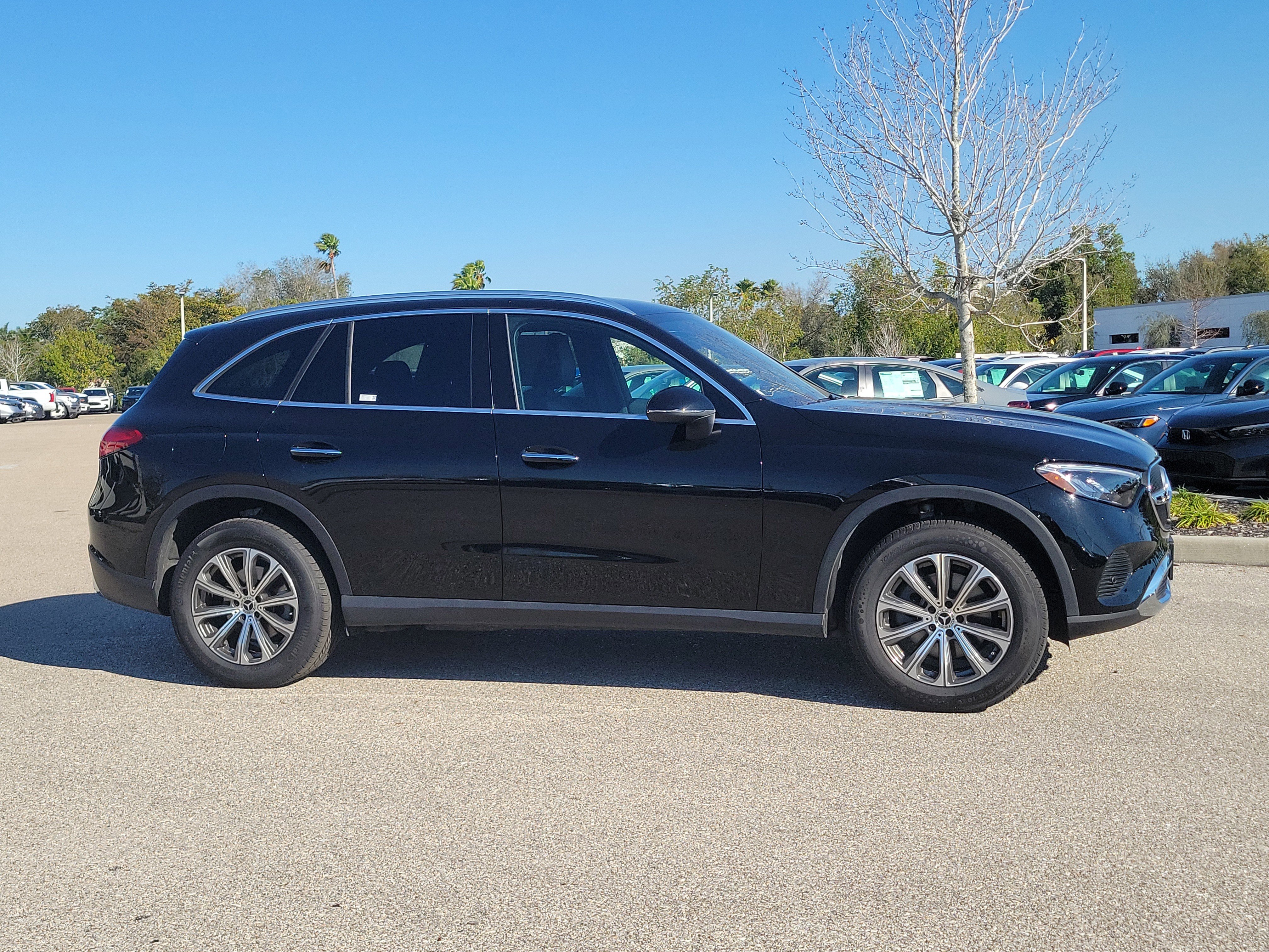 Used 2024 Mercedes-Benz GLC 300 w/ Winter Package image 3