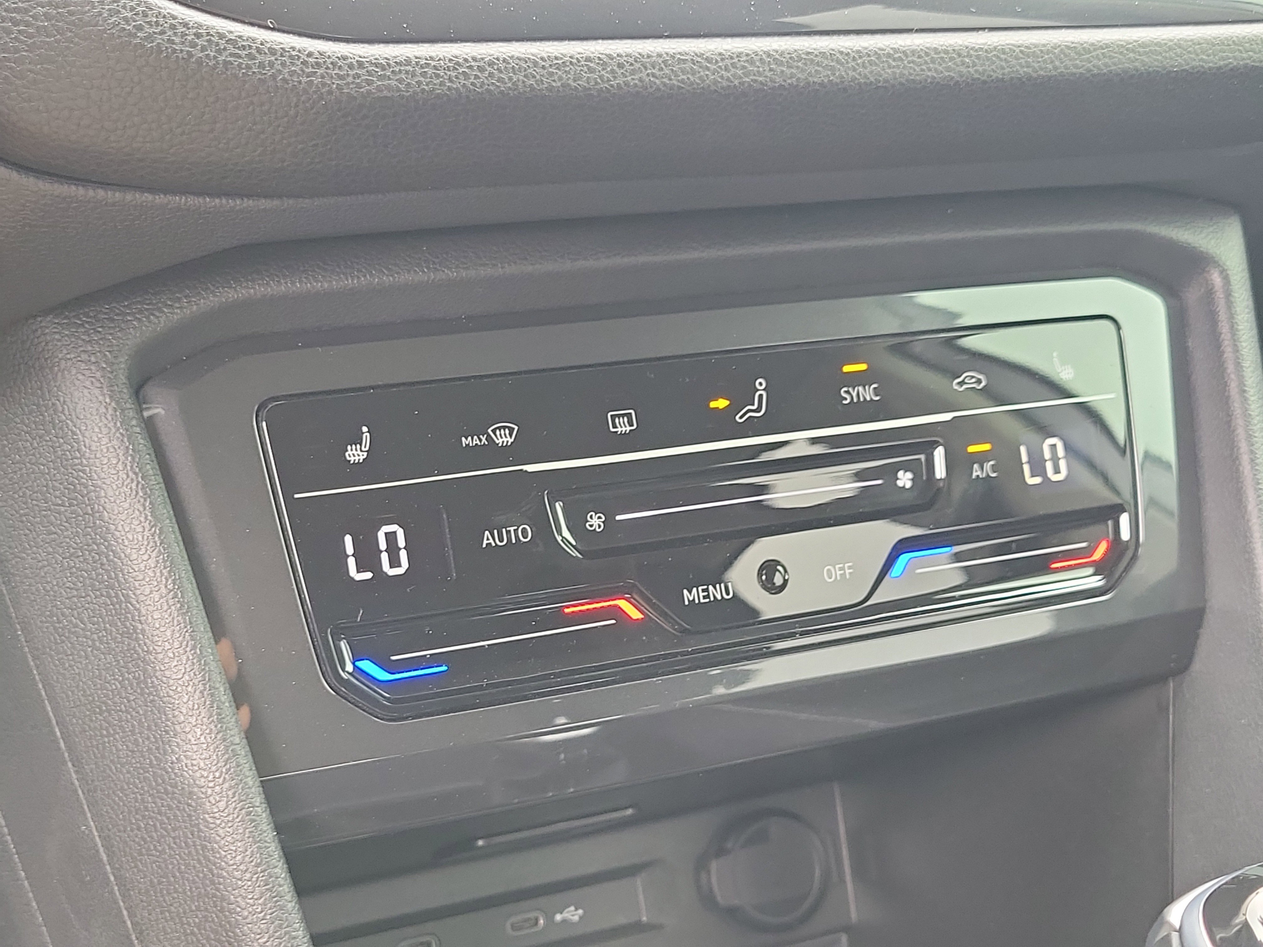 Used 2024 Volkswagen Tiguan SE image 27