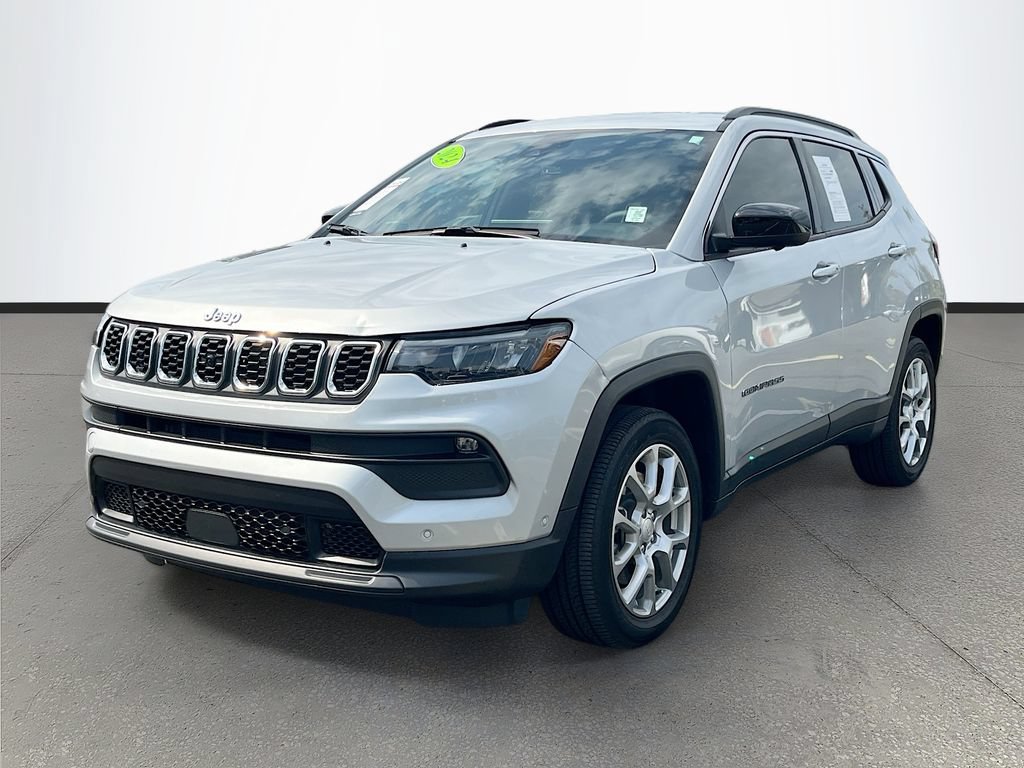 Used 2024 Jeep Compass Latitude AWD/4WD image 3