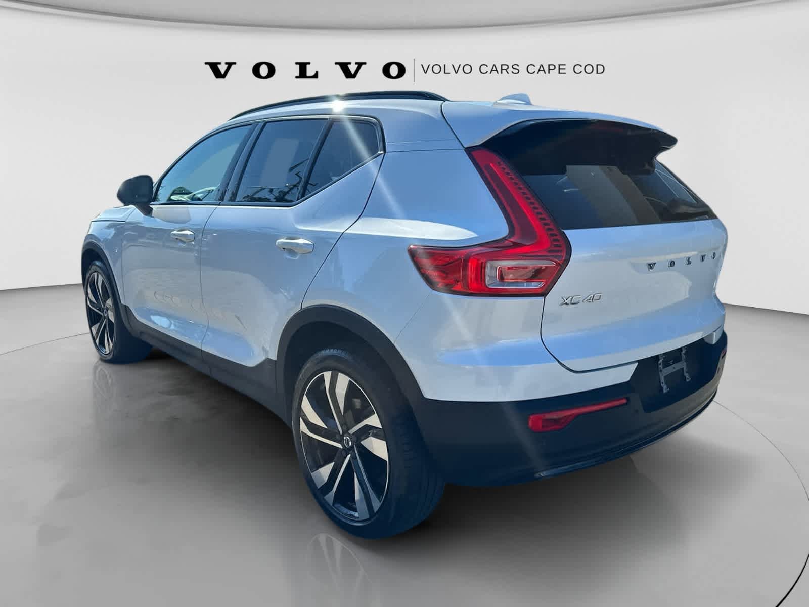 Used 2023 Volvo XC40 B5 Plus w/ Driver Assist Package AWD/4WD image 27