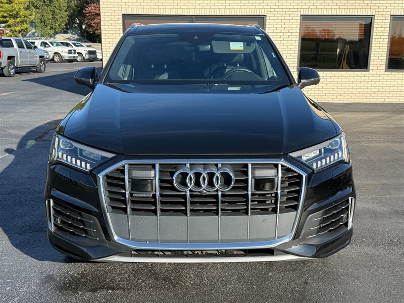 Used 2023 Audi Q7 3.0T Premium w/ Convenience Package AWD/4WD image 3