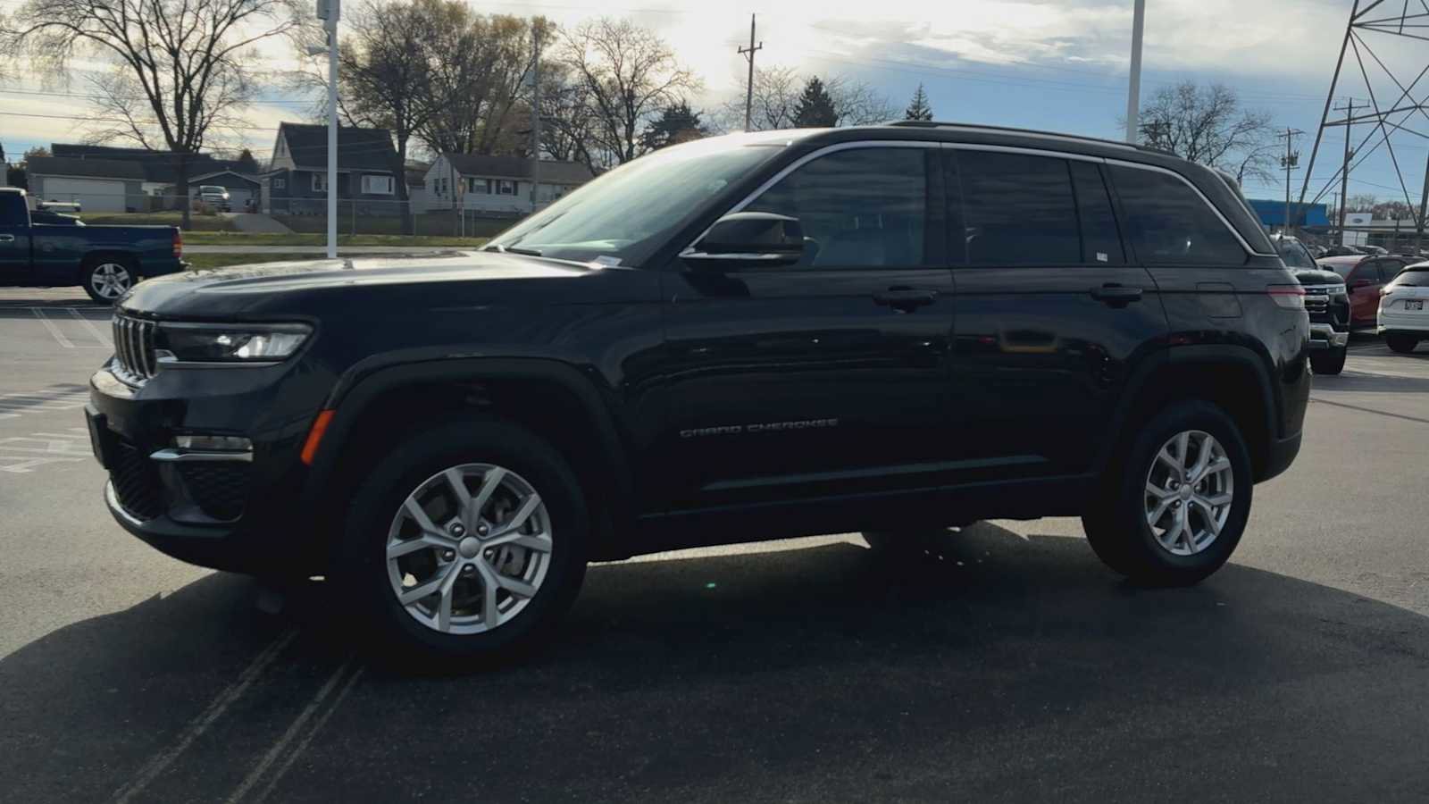 Used 2023 Jeep Grand Cherokee Limited image 7