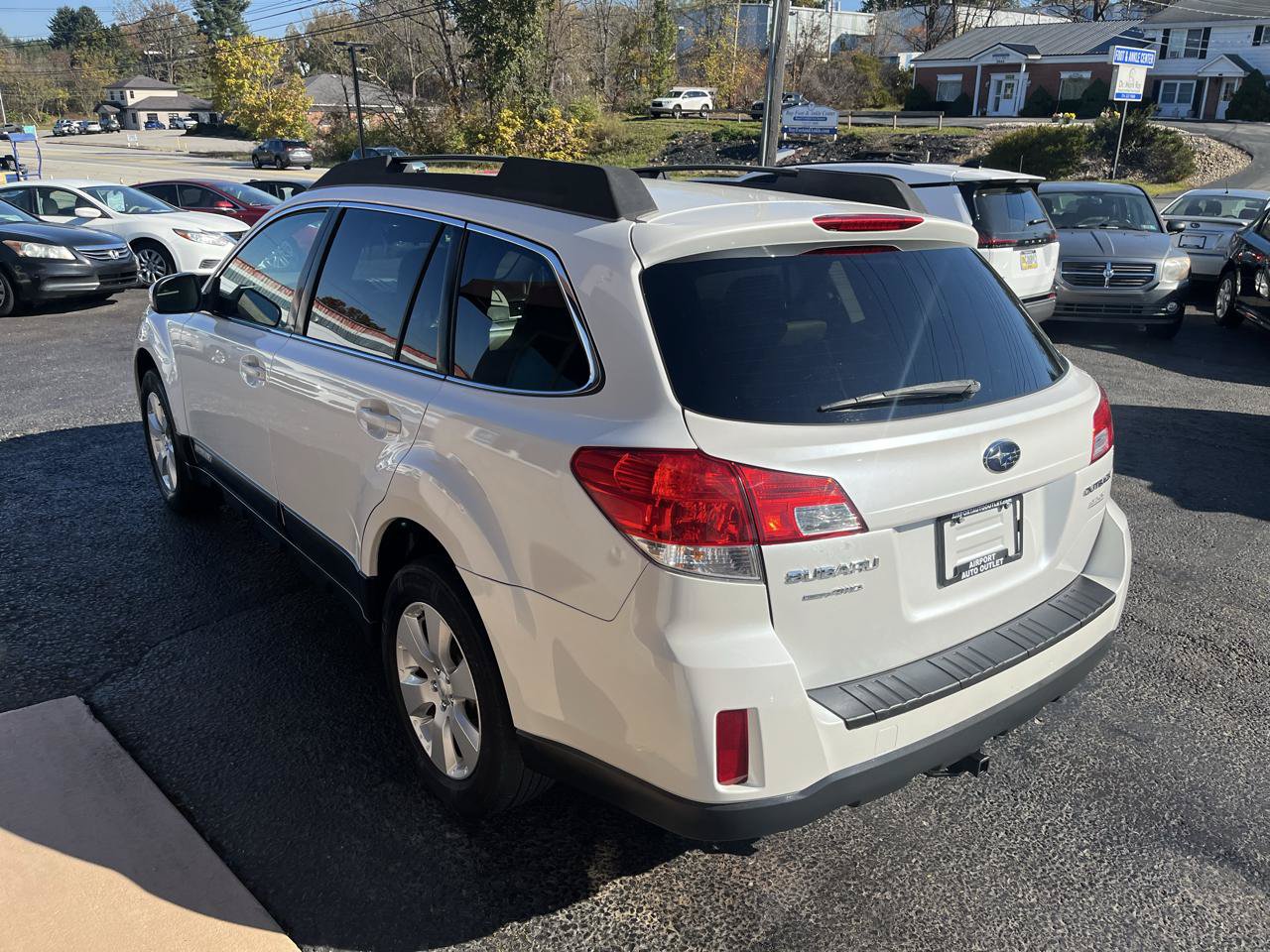 Used 2012 Subaru Outback 2.5i Premium w/ All-Weather Pkg AWD/4WD image 10