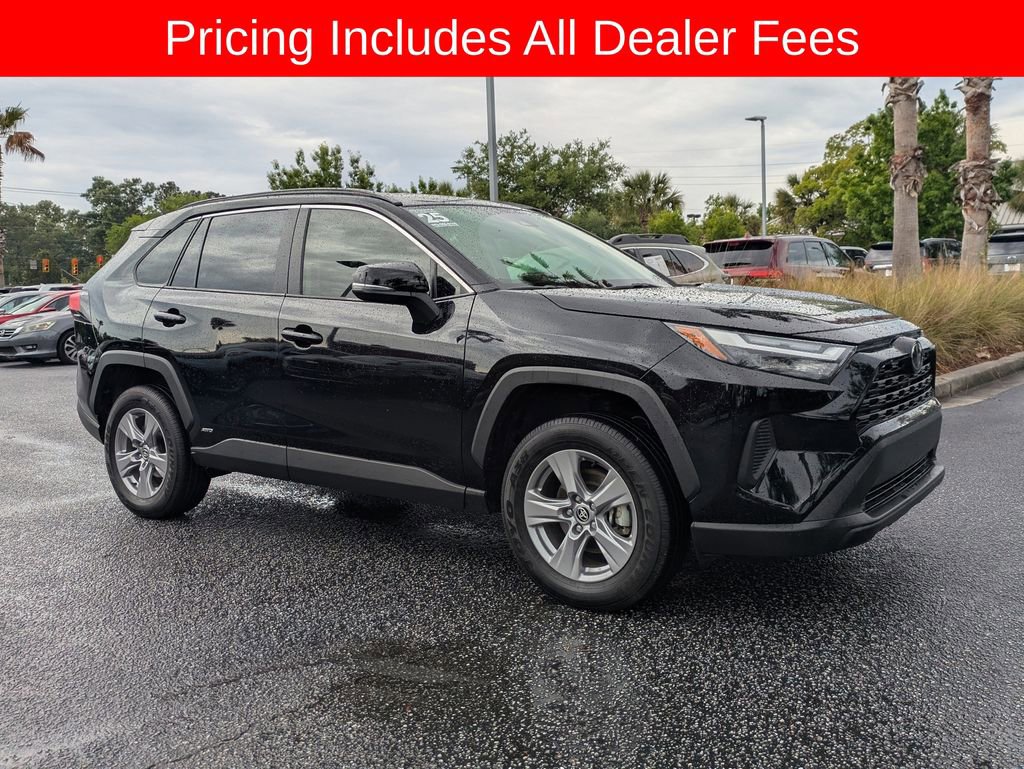Used 2025 Toyota RAV4 XLE AWD/4WD image 2