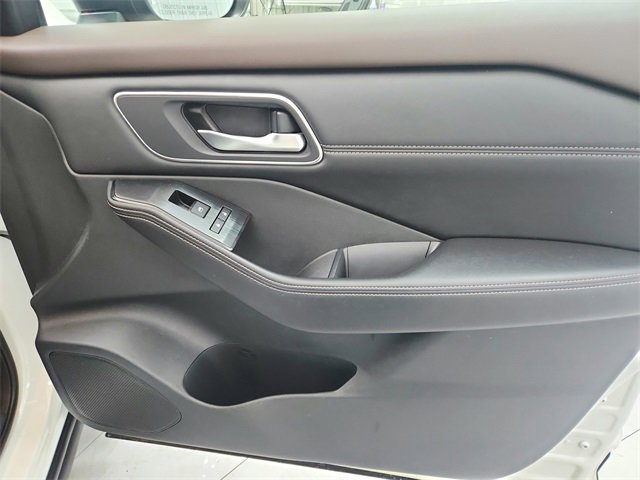 Used 2021 Nissan Rogue SV w/ Premium Package image 36