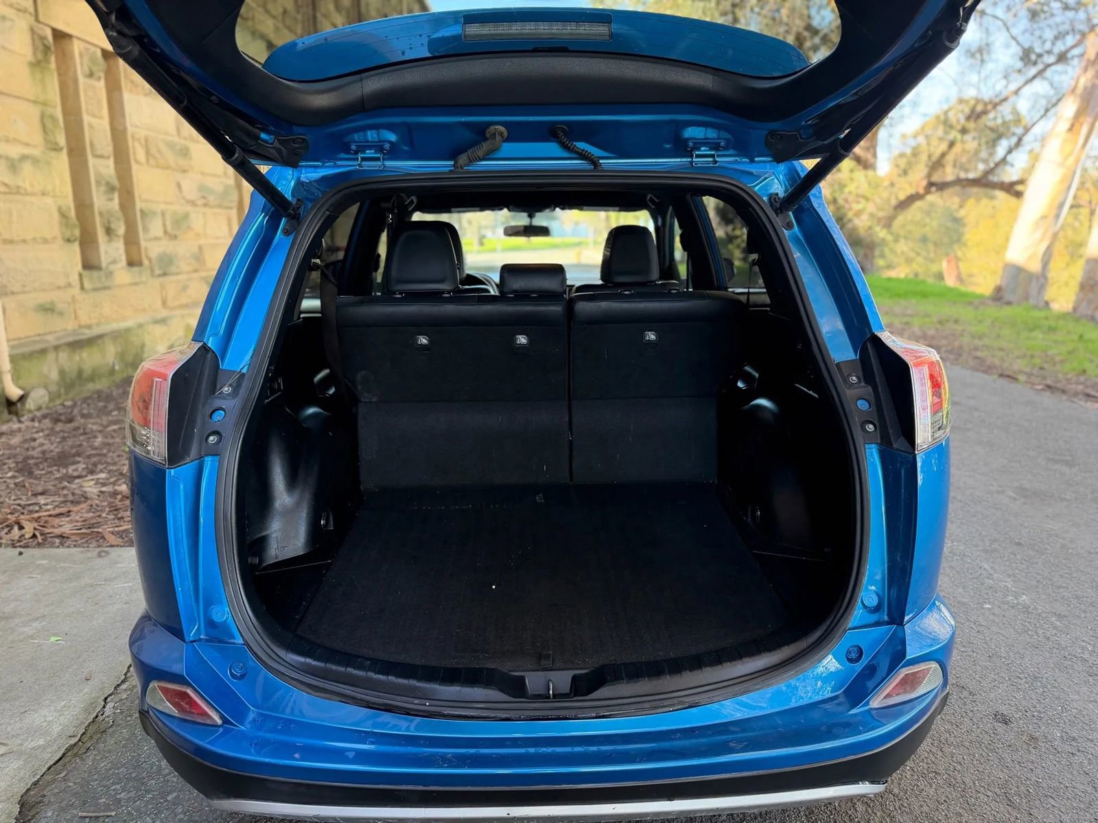 Used 2016 Toyota RAV4 SE FWD image 27