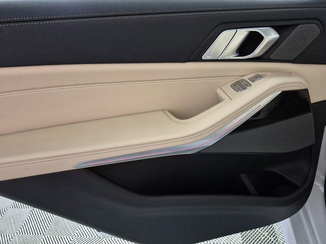 Used 2022 BMW X7 M50i image 25